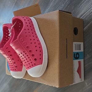 Native Size 6 Girl's NEW In Box Pink Jefferson Shoes